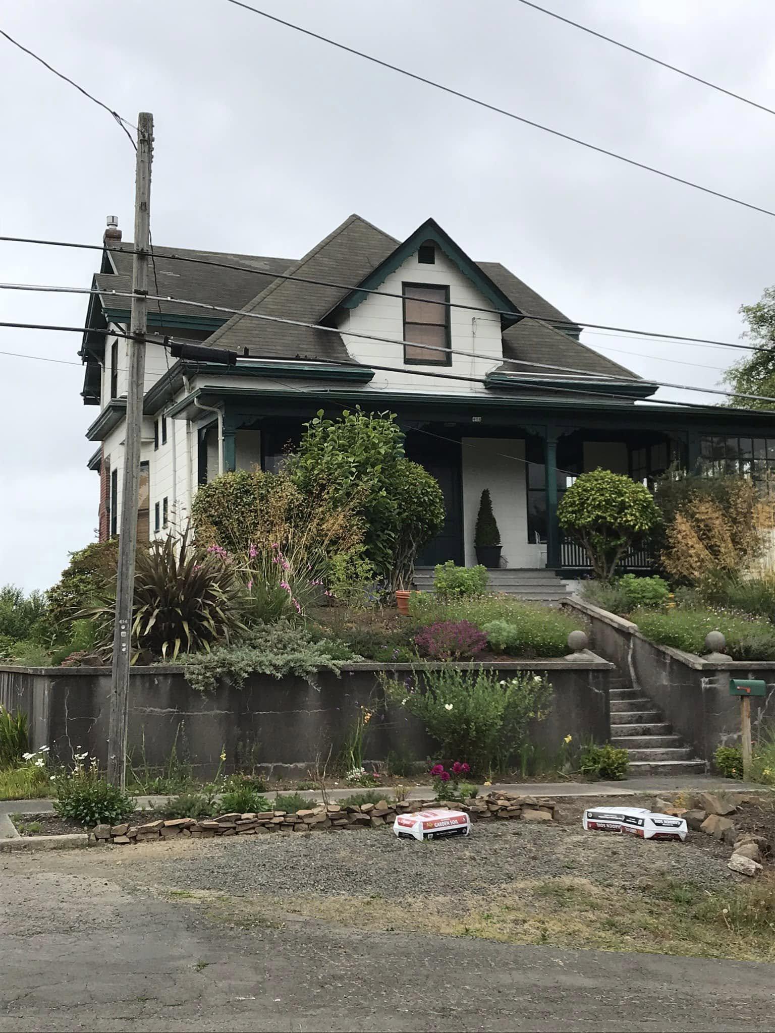 Behind the scenes on Kindergarten Cop filming in Oregon