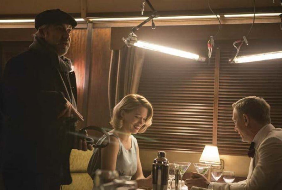 Behind the scenes on Spectre Mexico Mendes Directing Craig Seydoux filming in Mexico