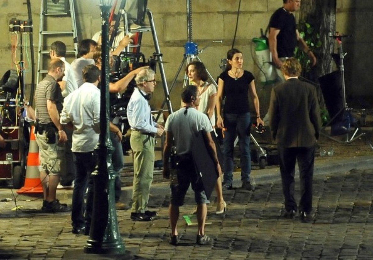 Behind the scenes on Midnight in Paris filming in France